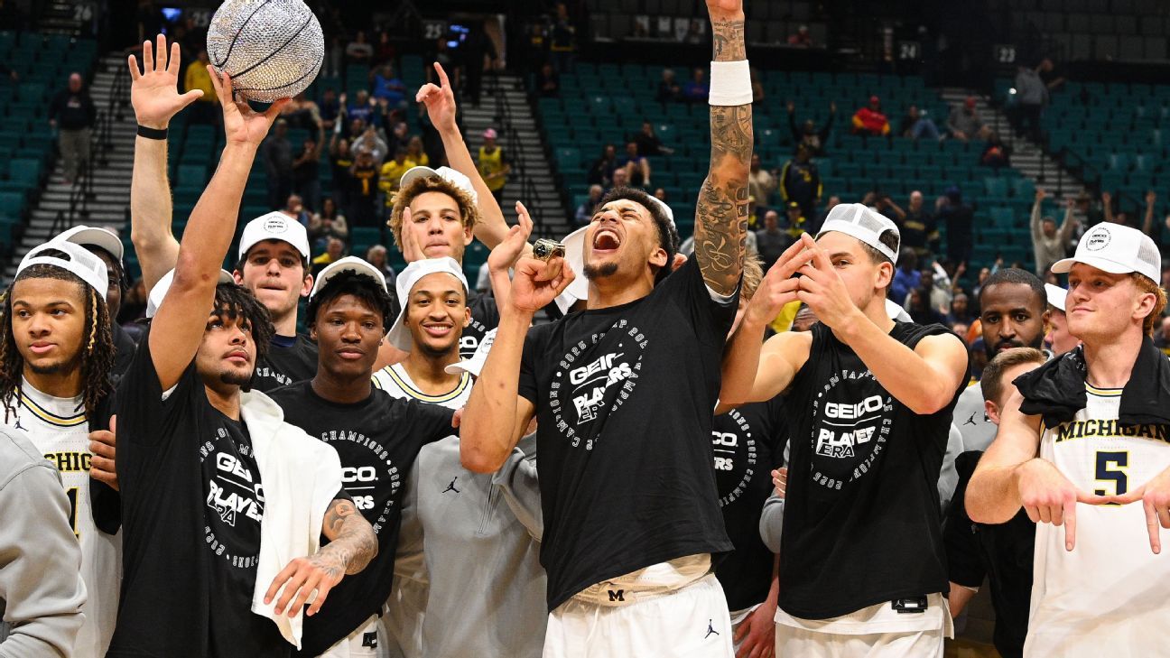 Michigan rises to No. 3 in AP Top 25 men's basketball poll