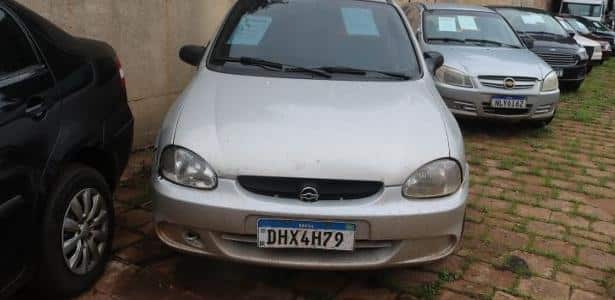 Chevrolet Corsa 2005 tem lance a partir de R$ 2.250,00