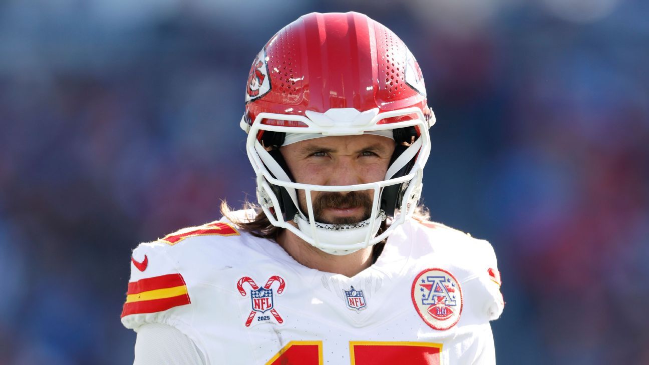 Chiefs' Gardner Minshew suffers knee injury, ruled out vs. Titans