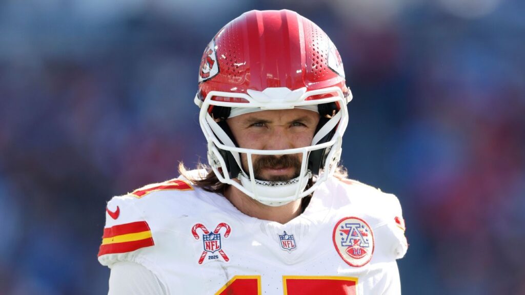 Chiefs' Gardner Minshew suffers knee injury, ruled out vs. Titans