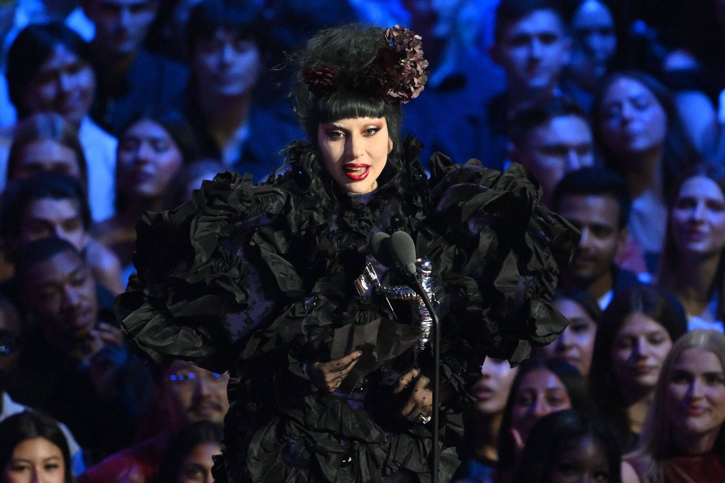 Lady Gaga exibe show com trilha de 'Coringa' no YouTube - 23/12/2025 - Ilustrada