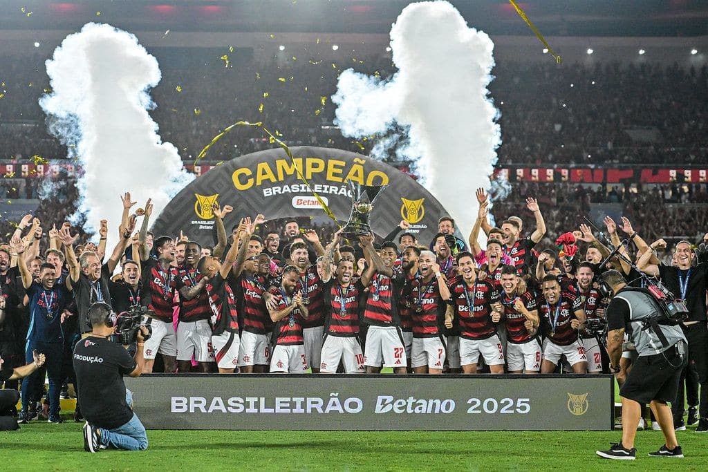 Flamengo lidera pelo sexto ano consecutivo, e Corinthians assume 2ª posição