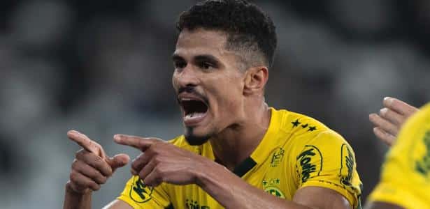 Lucas Ramon comemora gol do Mirassol sobre o Botafogo em jogo do Brasileirão