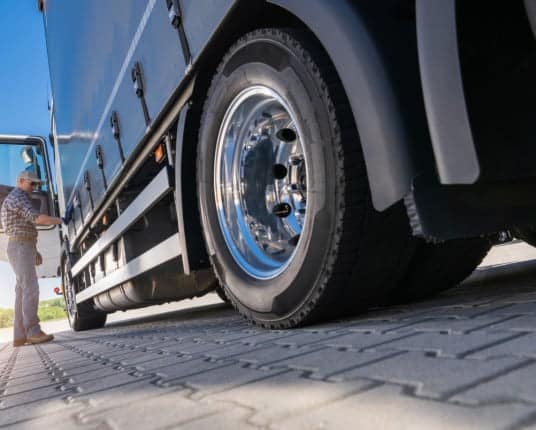 Indústria nacional de pneus luta contra concorrência desleal de importados