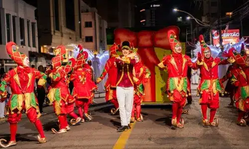 Com público de 30 mil pessoas, desfile encerra série histórica de apresentações em Itapema - VipSocial ® | Tv Vip ®