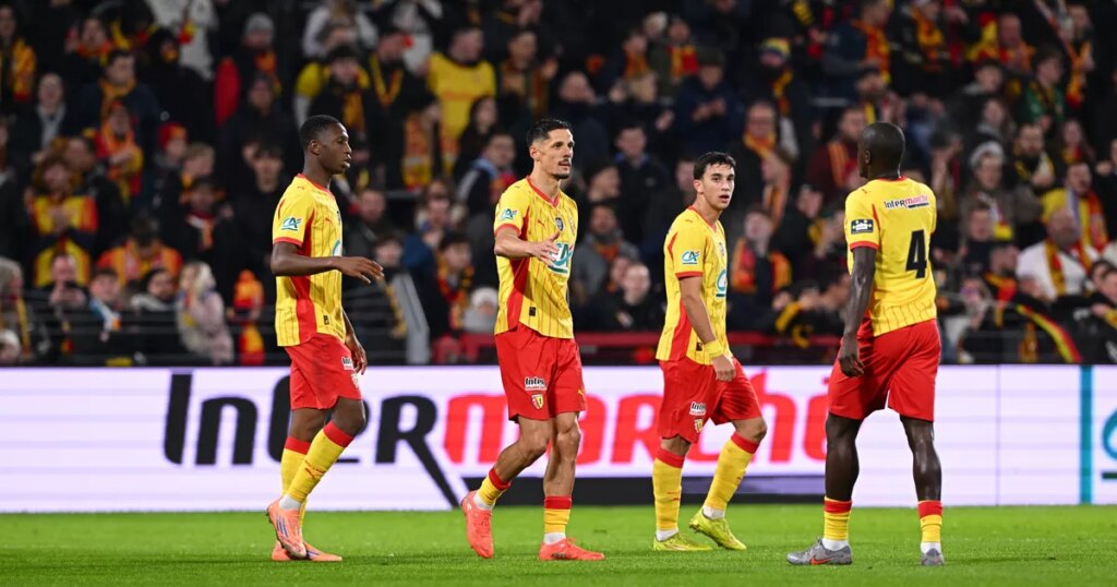 EN DIRECT - Coupe de France : Brest joue à dix mais égalise, Lens prend les devants