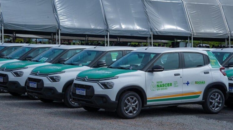 Governo de Goiás entrega mais de 200 veículos a cidades goianas