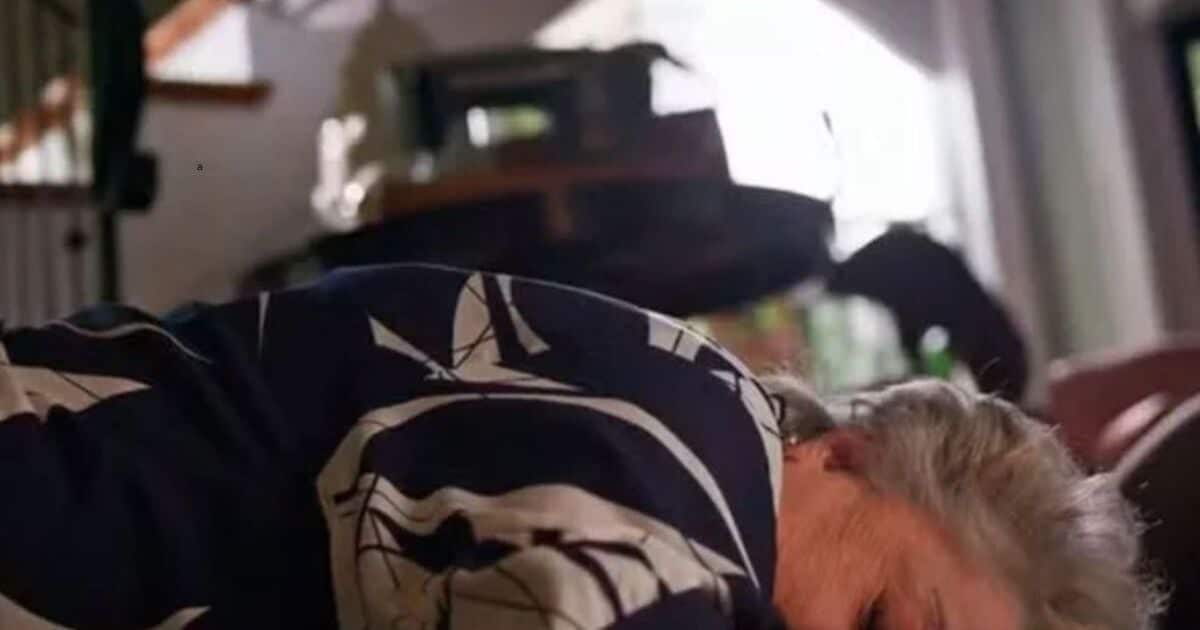 Jaques mata Rosa na novela 'Dona de Mim'? Criminoso, vilão empurra mãe para a morte e foge sem olhar para trás