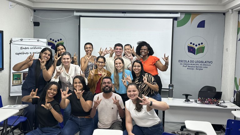 Câmara de Aracaju promove inclusão com 1º curso de Libras para servidores — Câmara Municipal de Aracaju