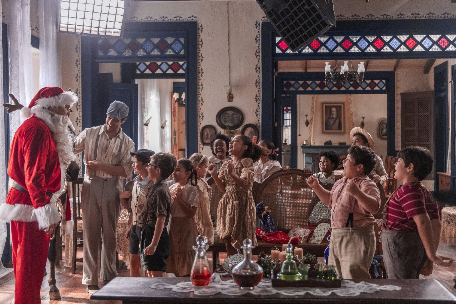 Resumo da novela Êta Mundo Melhor!: Candinho surpreende a todos e mantém espírito natalino vivo em cena especial