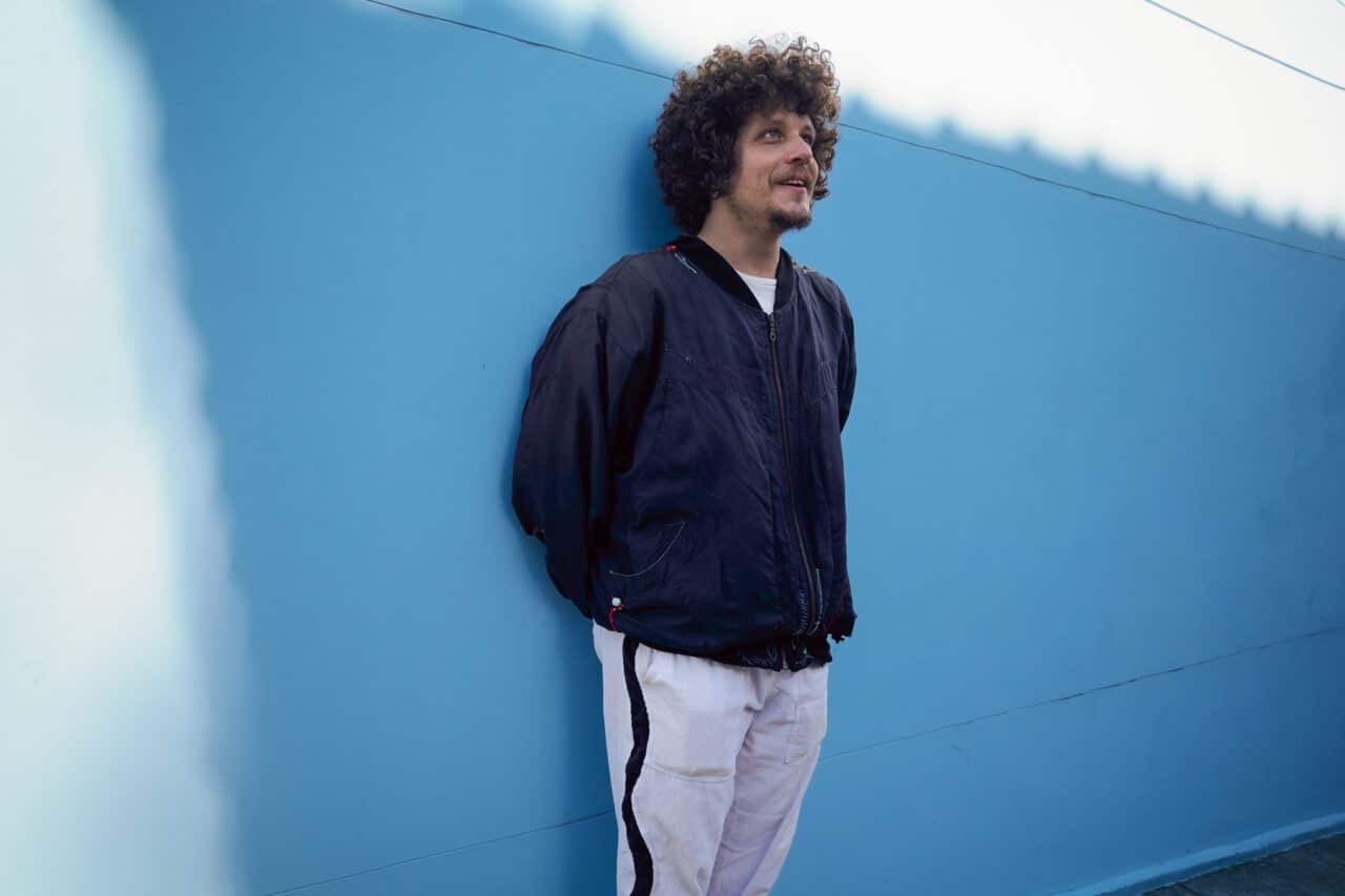 Cantor Chico Chico abre sessão extra para apresentações em Curitiba