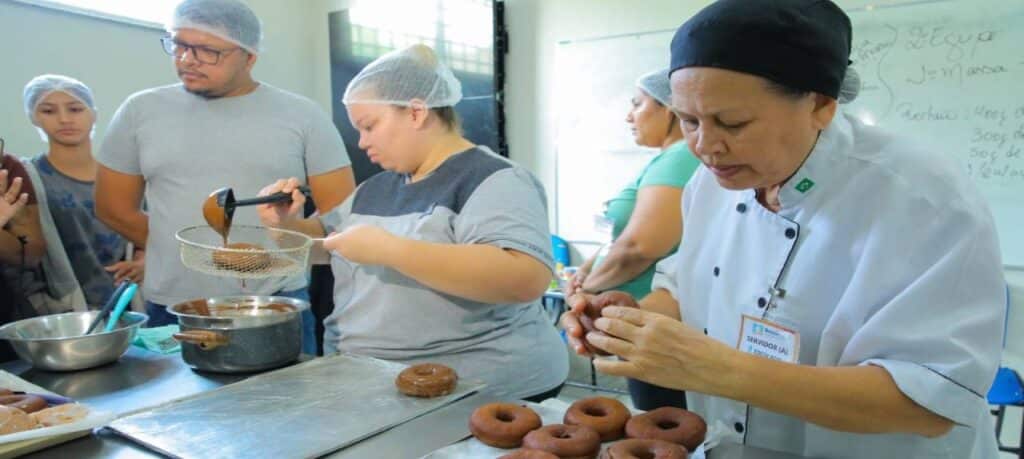 OPORTUNIDADE Escolegis promove curso de donuts como alternativa de renda extra para o Dia das Crianças | ALE-RR