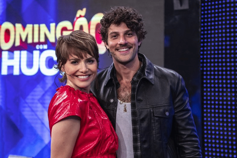 Chay Suede é confirmado como protagonista da próxima novela das 21h e repetirá parceria com Letícia Colin