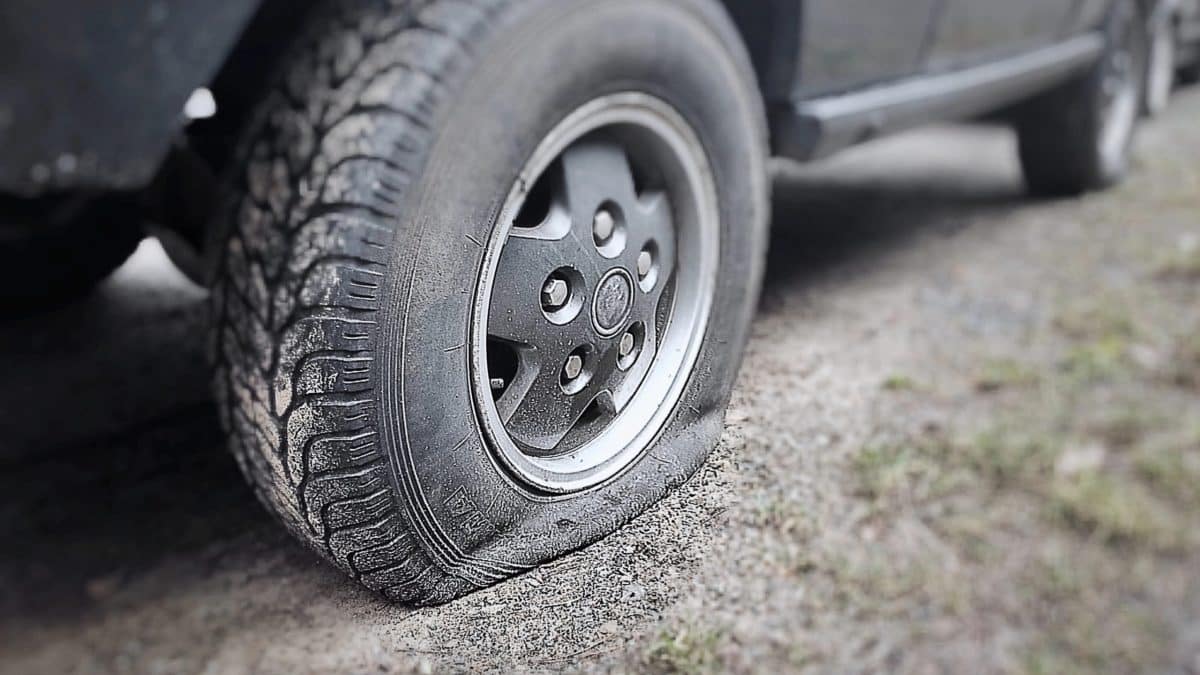 mulher fura os pneus do carro do marido após ele negar levá-la ao mercado em Blumenau – Misturebas News