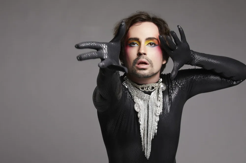 Johnny Hooker se apresenta no Sesc 24 de Maio