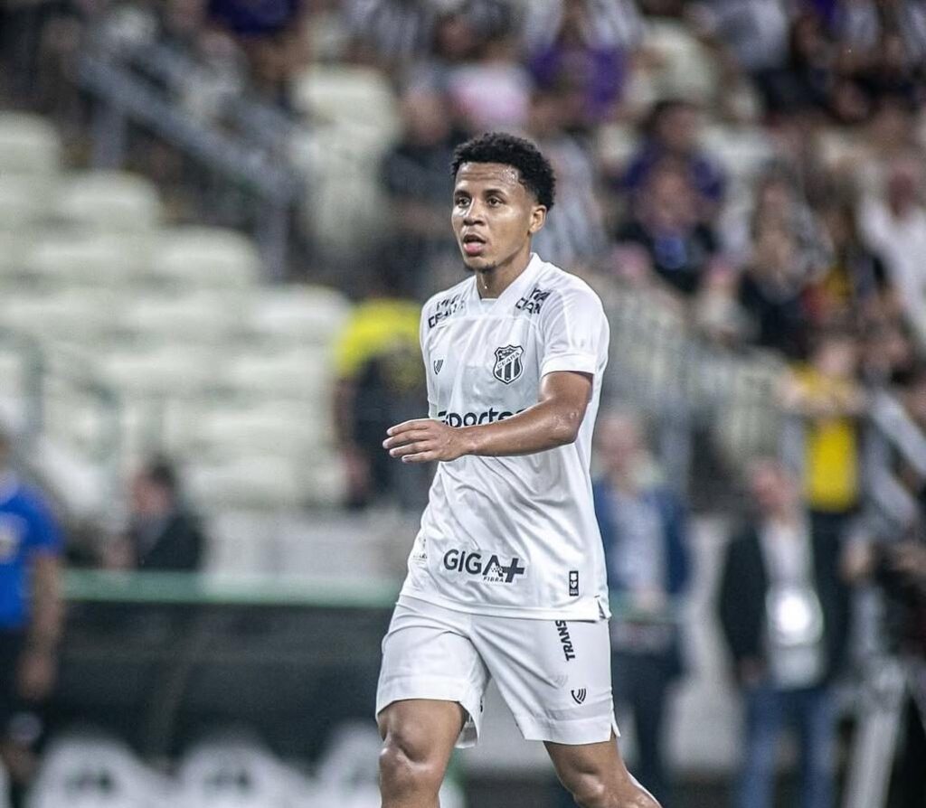 Goiás demonstra interesse em assinar com volante do Ceará e meia do Novorizontino