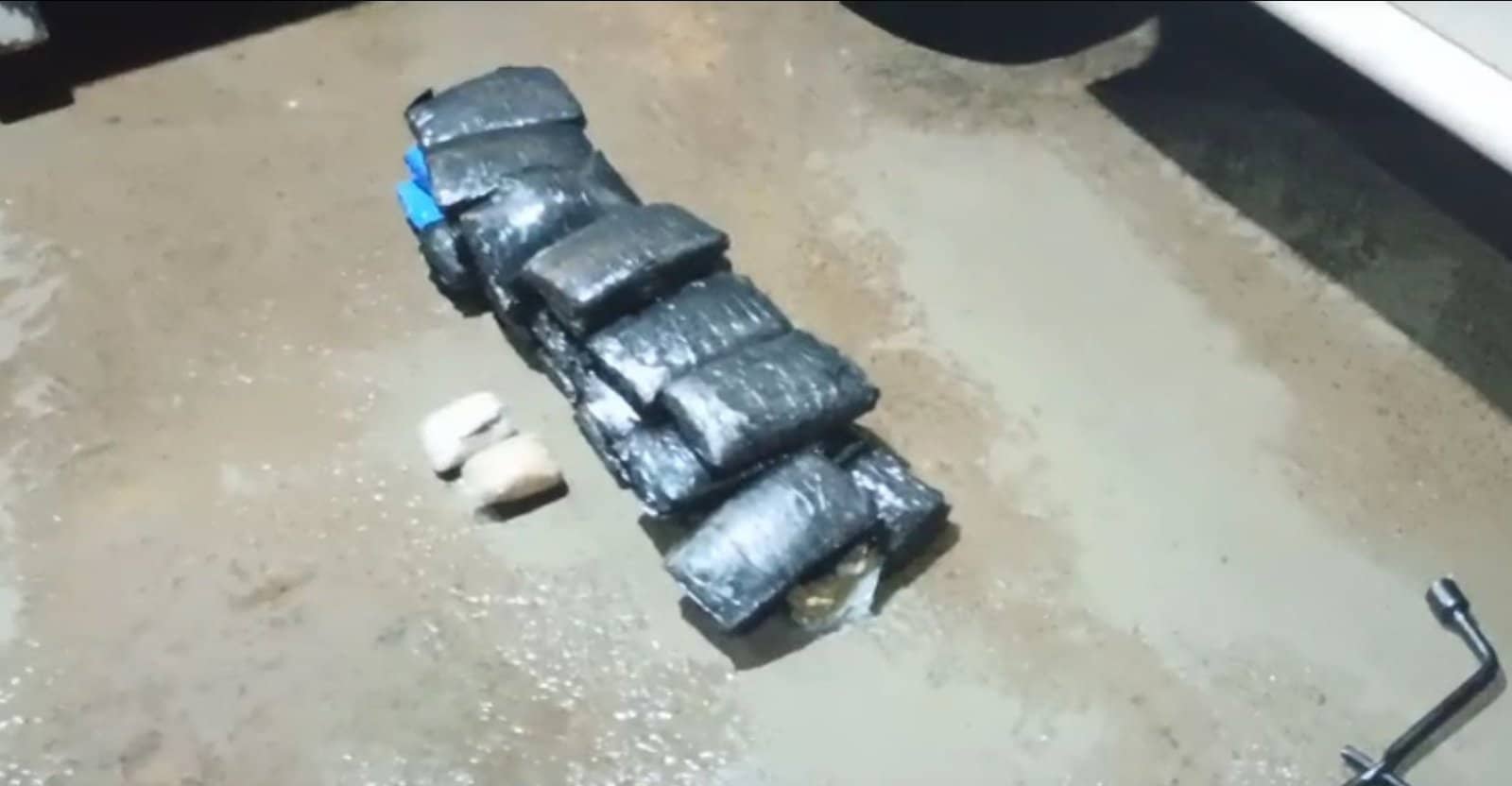 VÍDEO: Jovem é preso em Palmital com quase 18 kg de maconha escondidos nos pneus de carro