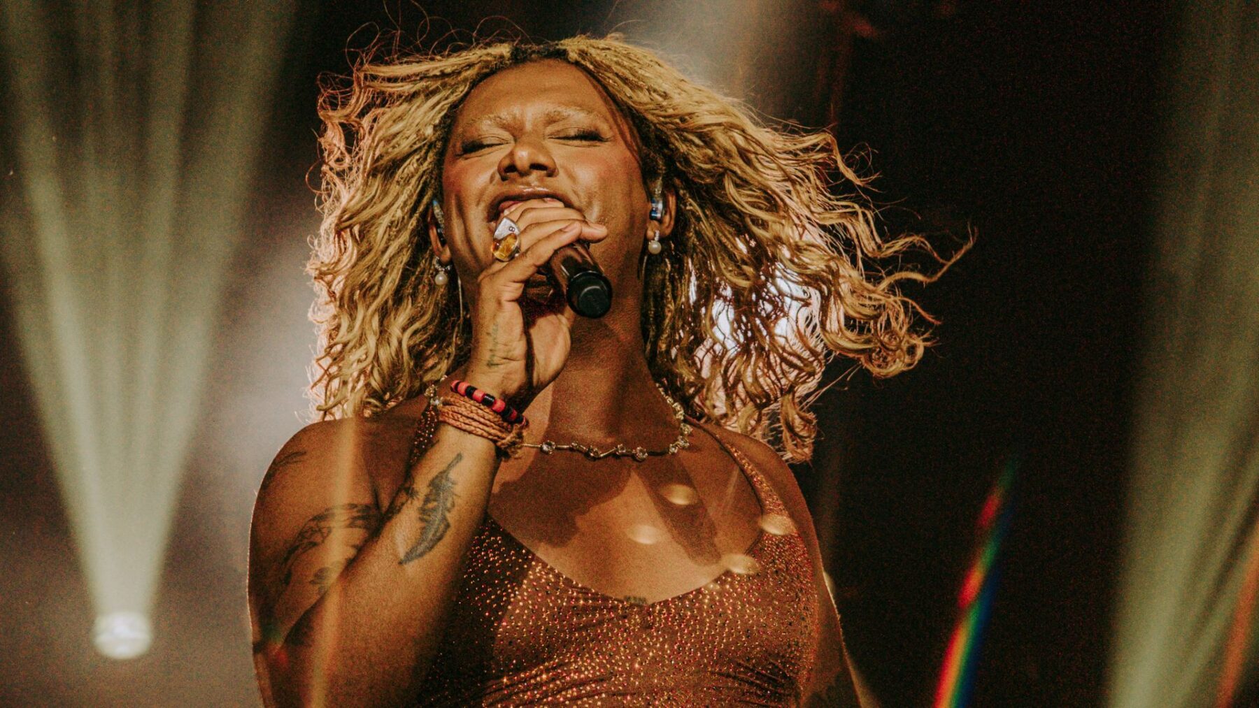 Ingressos para shows de Liniker têm preços a partir de R$ 32