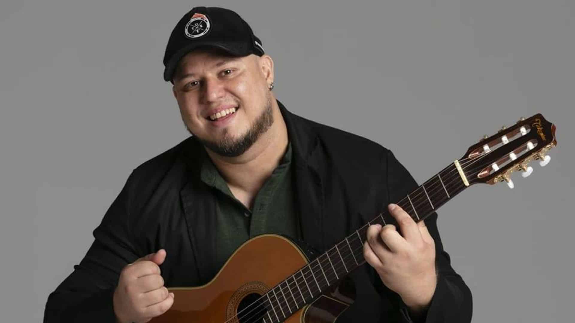 Cantor de Matinhos se apresenta no Villa Country