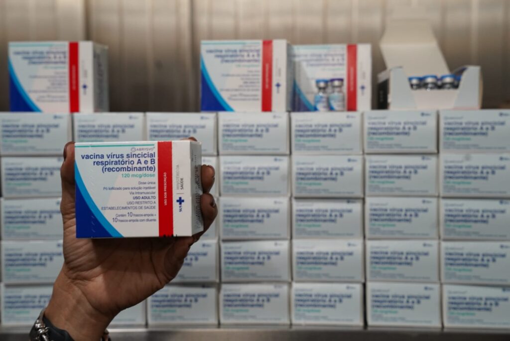 Gestantes já podem receber vacina contra Vírus Sincicial Respiratório em Goiás