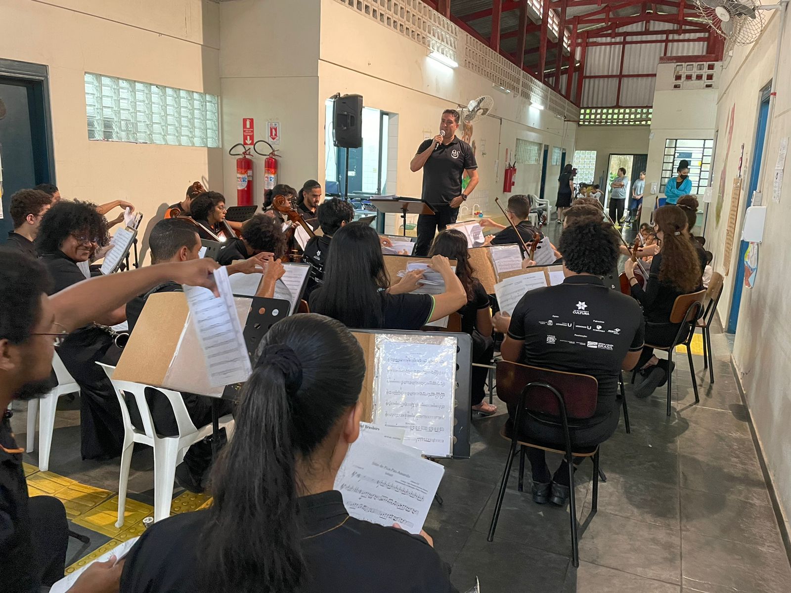 Orquestra Cubatão Sinfonia se apresenta para alunos de escola pública na cidade – Prefeitura de Cubatão