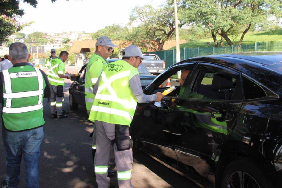 Em novembro, 118 veículos foram removidos por irregularidades previstas no Código de Trânsito Brasileiro.