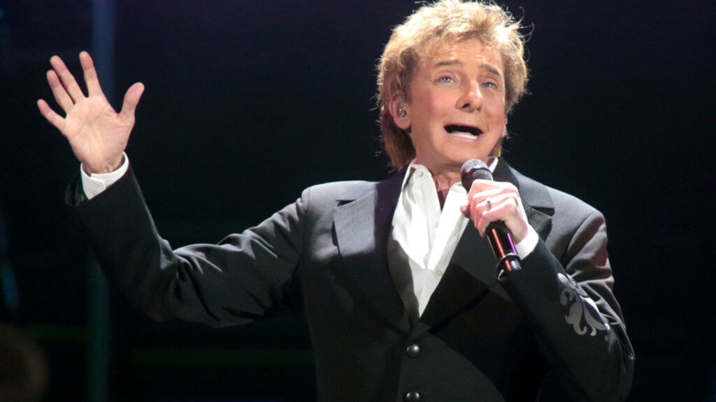 Barry Manilow anuncia cirurgia de câncer e reagenda shows em Las Vegas