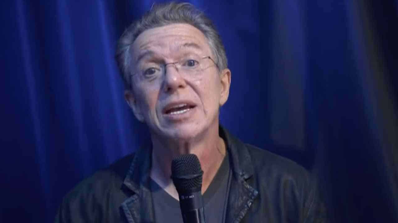 Boninho anunciando Casa do Patrão