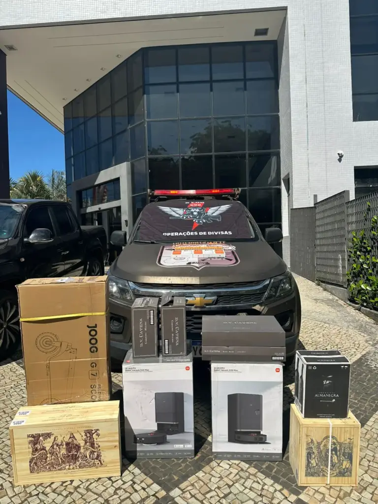 Polícia intercepta caminhonete com remédios proibidos em Goiás