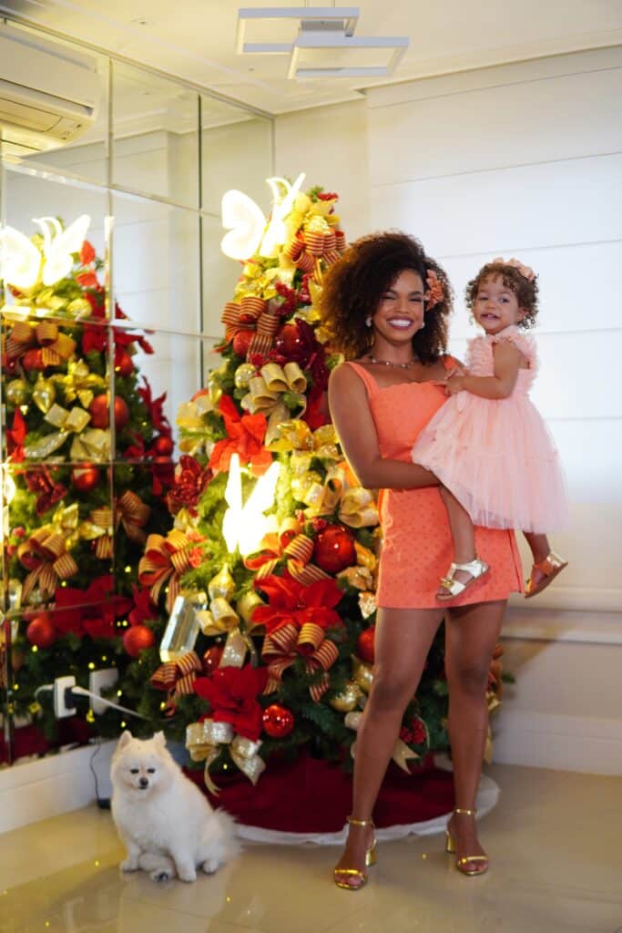 Jeniffer Nascimento fala dos planos para o Natal ao lado da família e comenta expectativa de estrear em novela das 21h