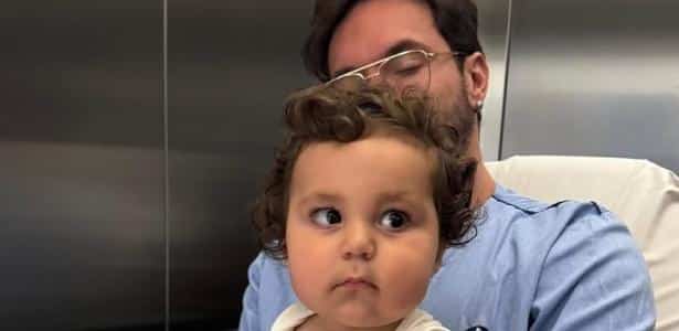 Eliezer com o filho, Ravi, no hospital