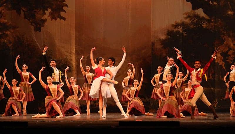 Festival de Dança de Joinville chega à reta final com apresentações em vários palcos da cidade e destaque a diferentes gêneros da dança