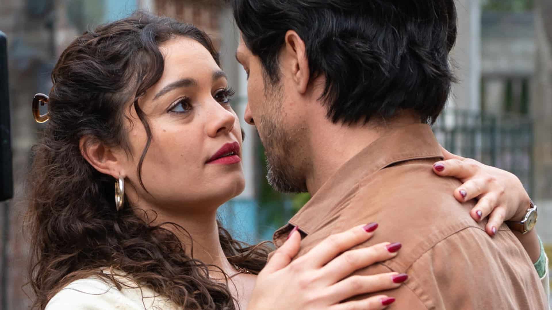 Gerluce (Sophie Charlotte) e Paulinho (Romulo Estrela) na novela Três Graças - Foto: Globo/ Estevam Avellar