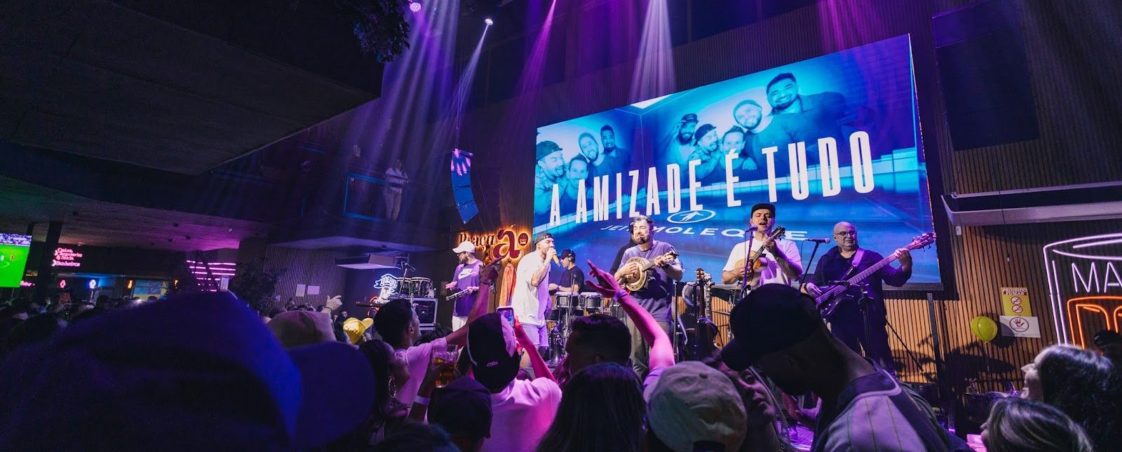 Jeito Moleque se apresenta na Praça A