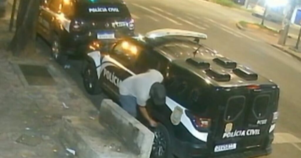 Homem fura pneus de viaturas da Polícia Civil na porta da delegacia em Belo Horizonte – Noticias R7