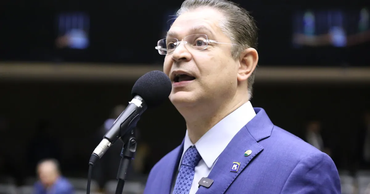 Moraes é um ditador que manda nos Três Poderes, diz líder do PL à CNN