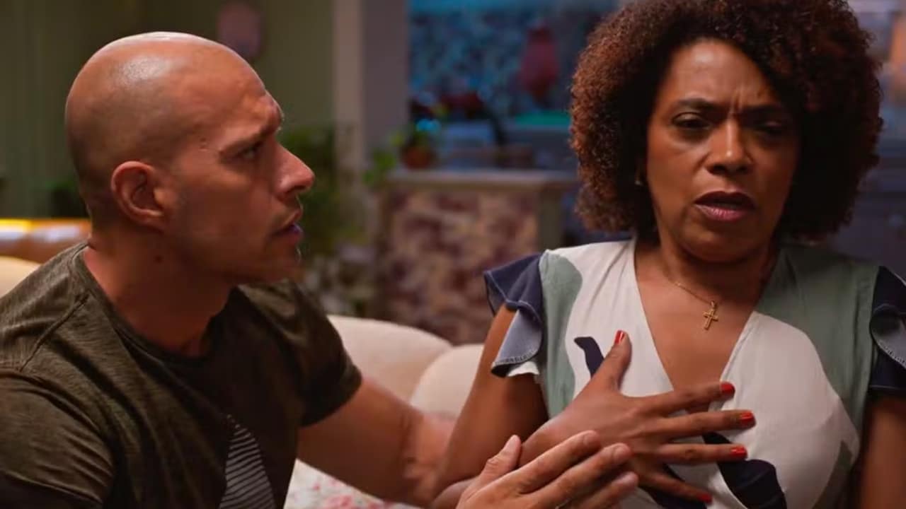 Jussara passa mal, desmaia e deixa a família em desespero em 'Dona de Mim'