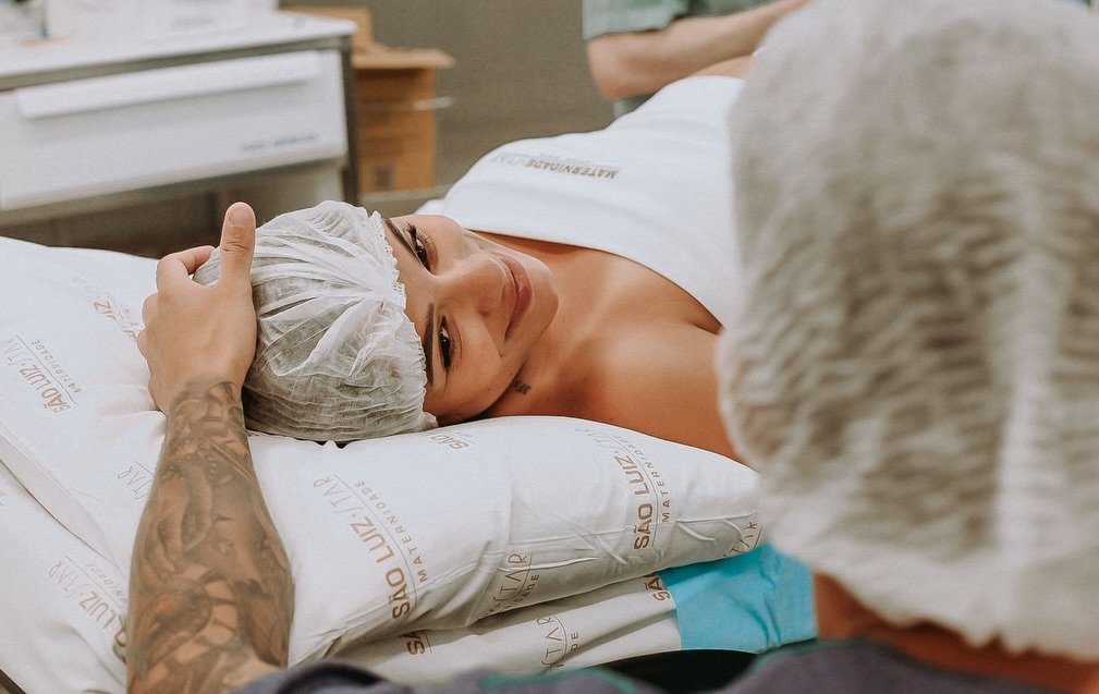 Key Alves, durante parto da filha Rosamaria (foto: Jaqueline Rosa/Arquivo Pessoal de Key Alves)