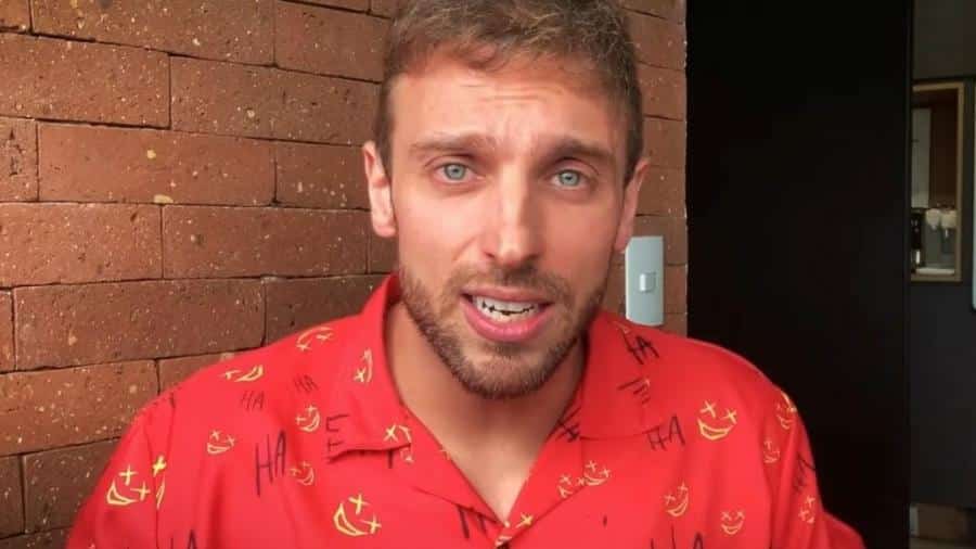 Humorista carioca que se apresenta nesta sexta em Três Rios causa polêmica em vídeo com piadas sobre a cidade