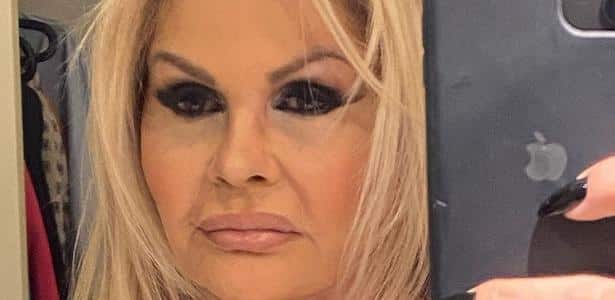 Monique Evans mostra resultado de procedimentos em programa de TV