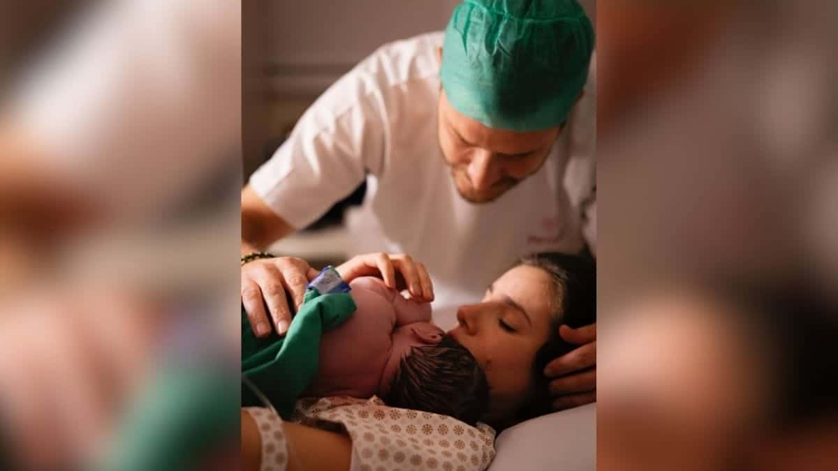 camila queiroz e klebber toledo com primeira filha