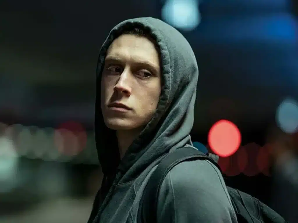 Filme da Netflix acompanha grafiteiro envolvido em segredo de elite britânica