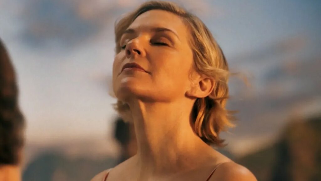 Pluribus Episode 9 - Season Finale Review, ‘La Chica o El Mundo’