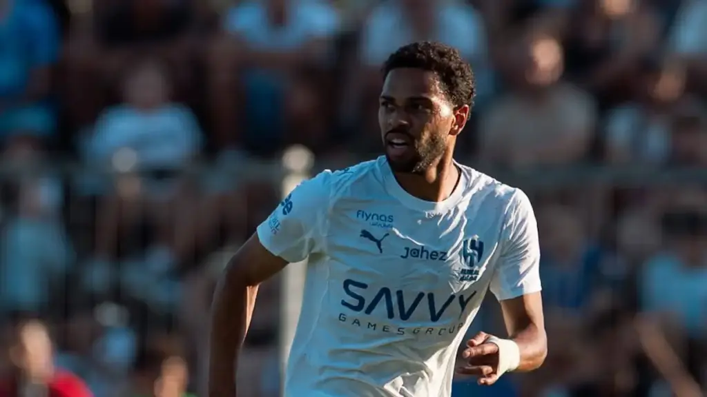 Livre e associado ao Benfica para reforçar a defesa, há rumores que apontam Renan Lodi a um emblema em Itália