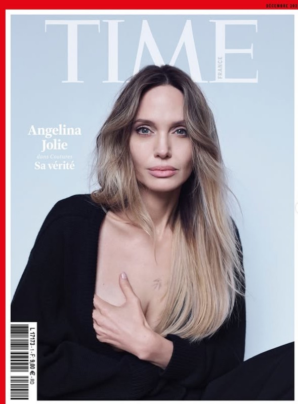 Angelina Jolie mostra cicatrizes de mastectomia preventiva para alertar mulheres sobre câncer de mama