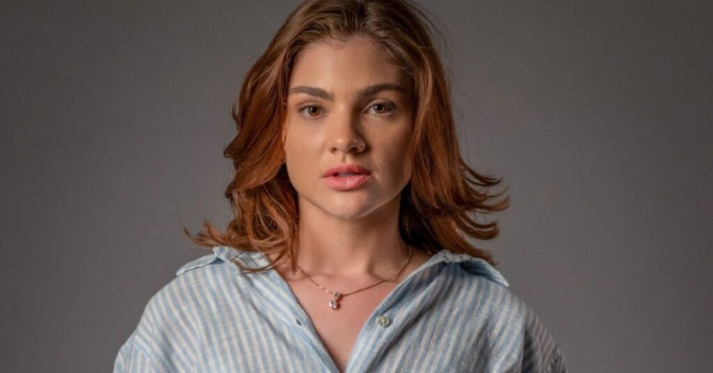 Débora Ozório fala sobre os desafios da primeira novela vertical da Globo