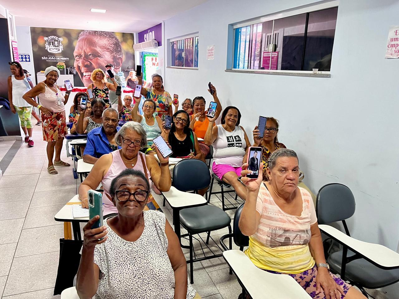 Prefeitura de Meriti promove inclusão digital com o curso Conexão 60+