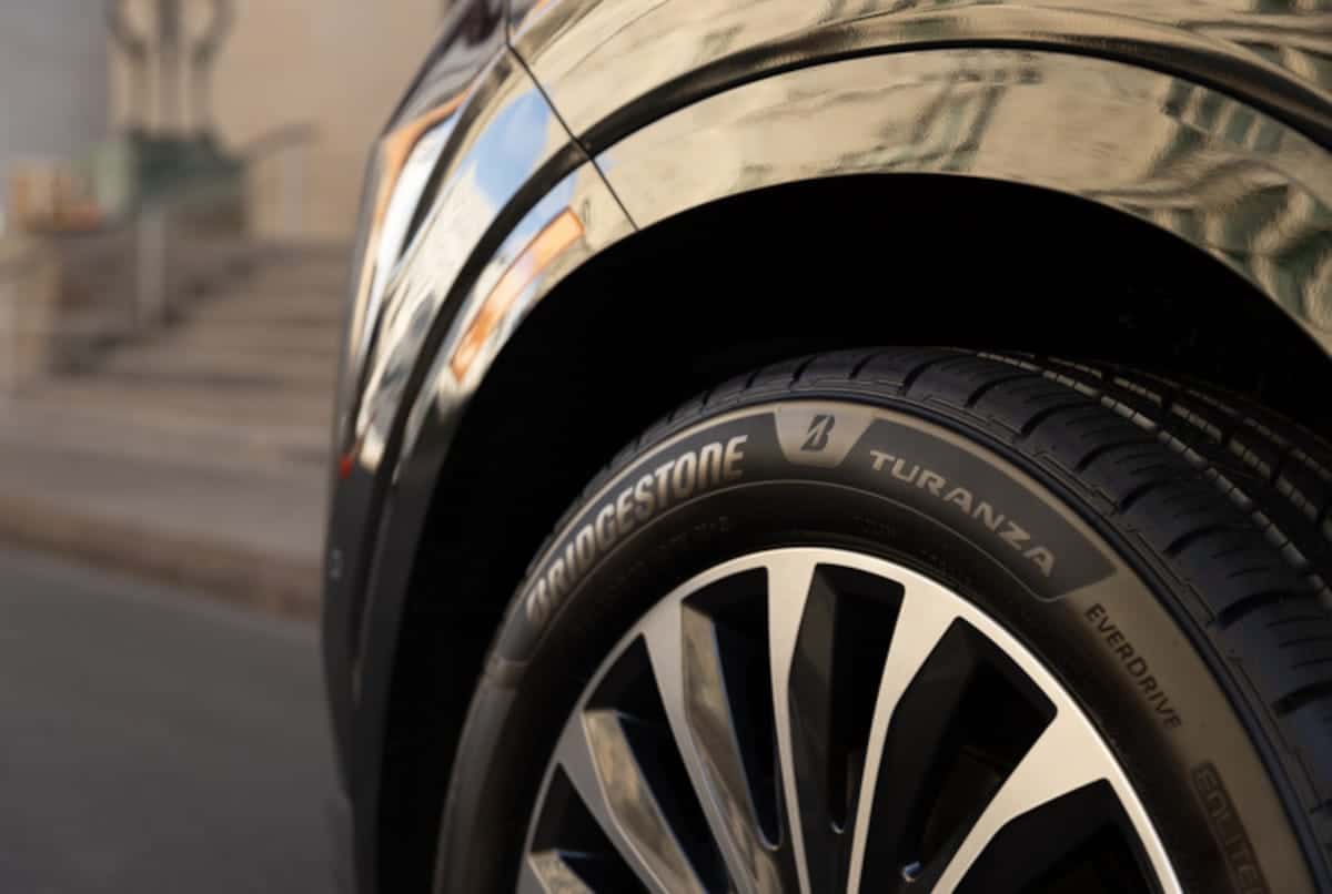 Viagem no fim de ano? Confira as dicas para saber quando trocar os pneus