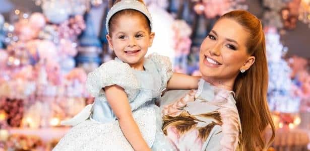 Virginia Fonseca foi criticada por expor detalhes da sessão de terapia de Maria Flor