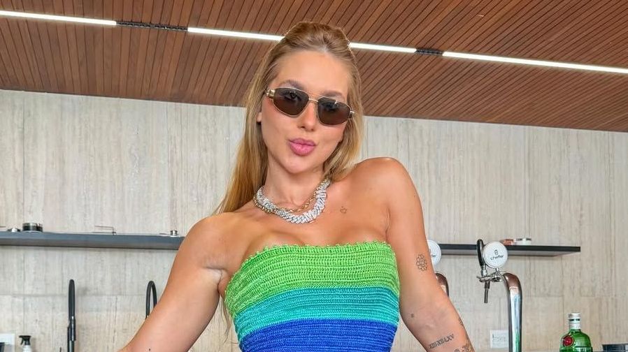 Após Natal adiantado, Virginia acorda de festança na mansão de Vini Jr.